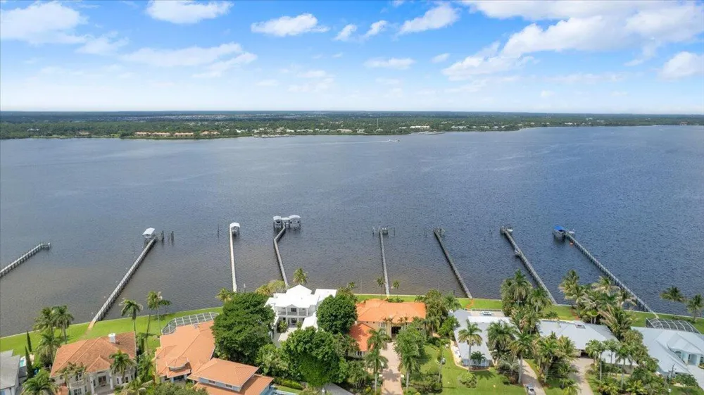 2488 NW South Manor Avenue Stuart, FL 34994