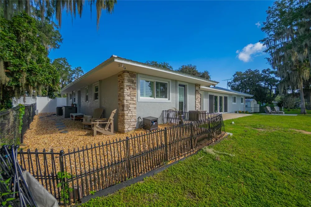 221 S HUNTING LODGE DRIVE Inverness, FL 34453