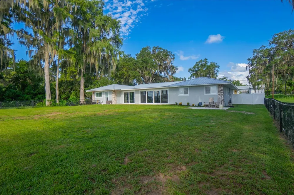 221 S HUNTING LODGE DRIVE Inverness, FL 34453
