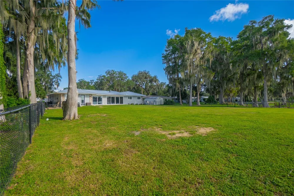 221 S HUNTING LODGE DRIVE Inverness, FL 34453