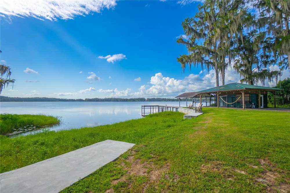 221 S HUNTING LODGE DRIVE Inverness, FL 34453