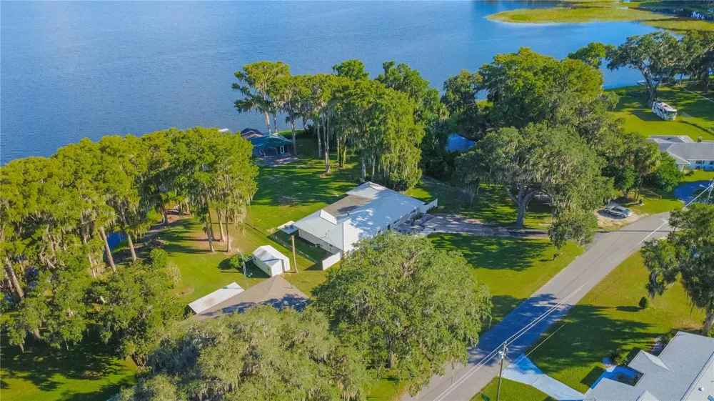 221 S HUNTING LODGE DRIVE Inverness, FL 34453