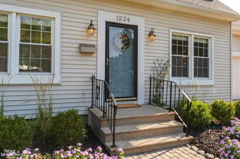 1224 Mayfield Drive