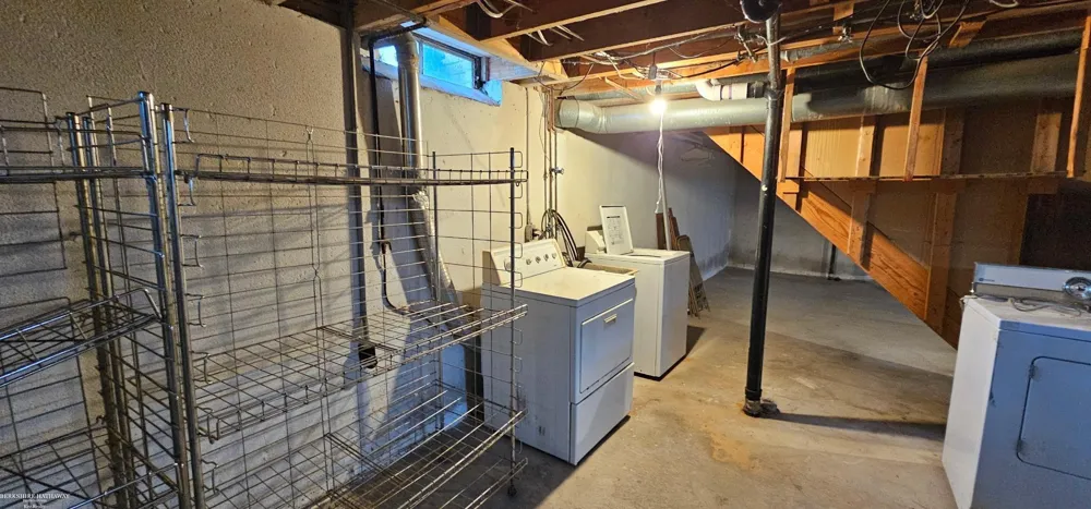 42933 Buckingham Drive Sterling Heights City, MI 48313