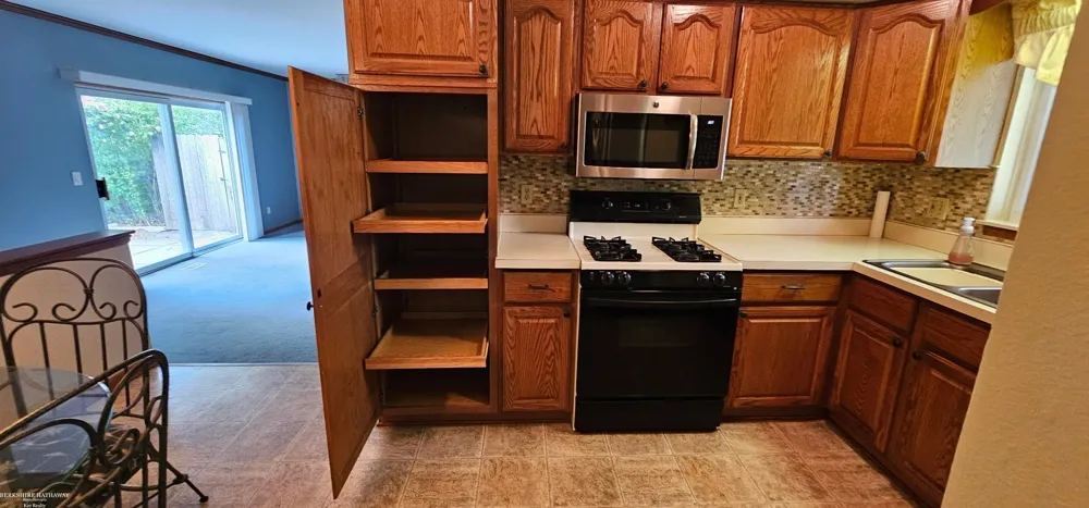 42933 Buckingham Drive Sterling Heights City, MI 48313