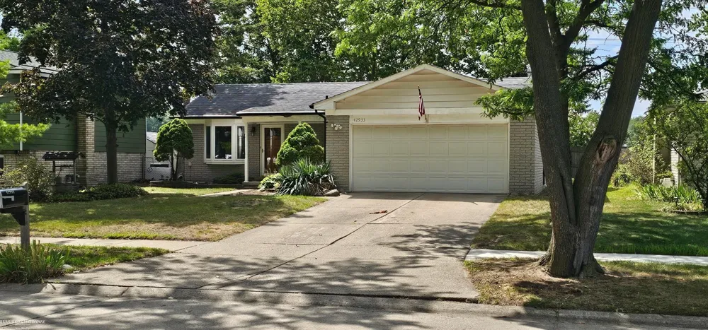 42933 Buckingham Drive Sterling Heights City, MI 48313