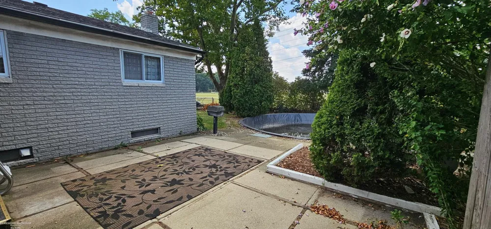 42933 Buckingham Drive Sterling Heights City, MI 48313