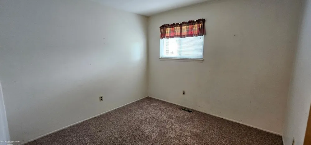 42933 Buckingham Drive Sterling Heights City, MI 48313