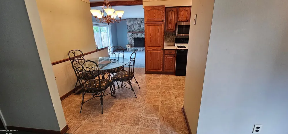 42933 Buckingham Drive Sterling Heights City, MI 48313