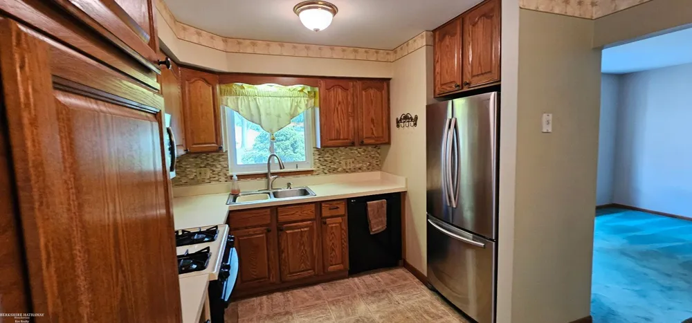 42933 Buckingham Drive Sterling Heights City, MI 48313