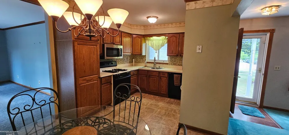 42933 Buckingham Drive Sterling Heights City, MI 48313