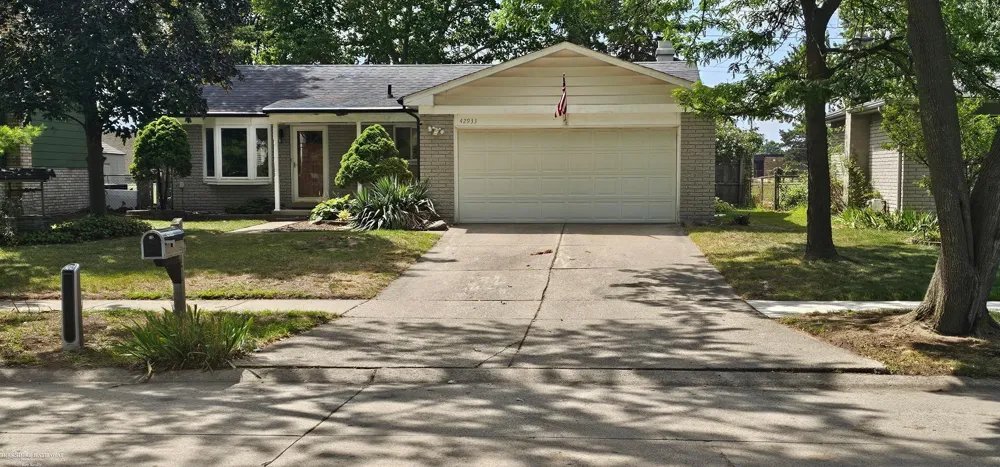 42933 Buckingham Drive Sterling Heights City, MI 48313