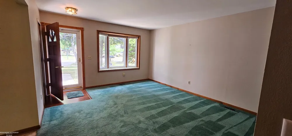 42933 Buckingham Drive Sterling Heights City, MI 48313