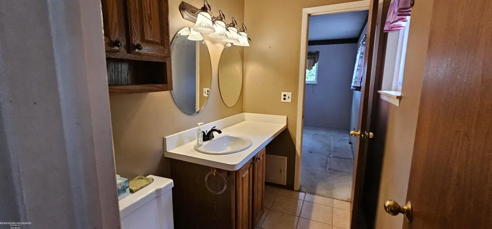 42933 Buckingham Drive Sterling Heights City, MI 48313