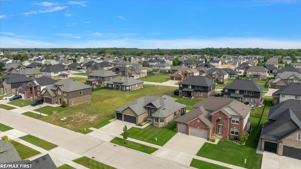 19117 BRIGHTON DRIVE Macomb Township, MI 48042