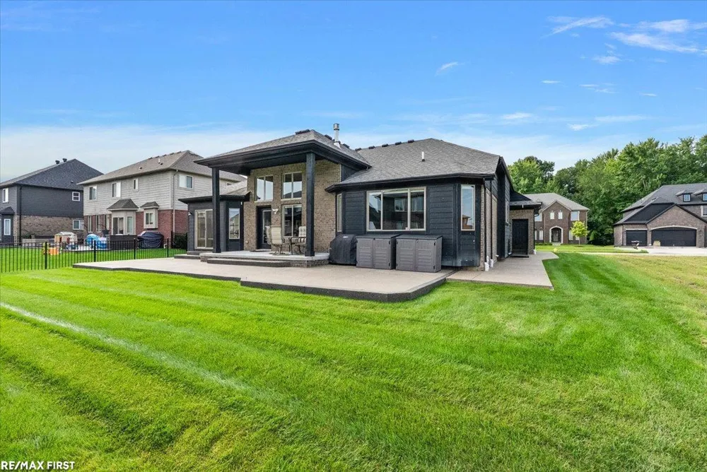 19117 BRIGHTON DRIVE Macomb Township, MI 48042