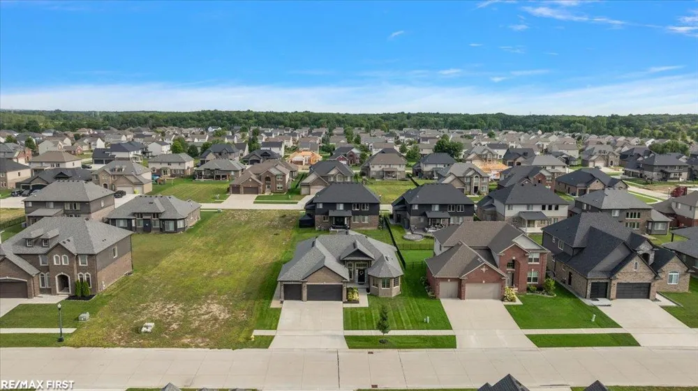 19117 BRIGHTON DRIVE Macomb Township, MI 48042