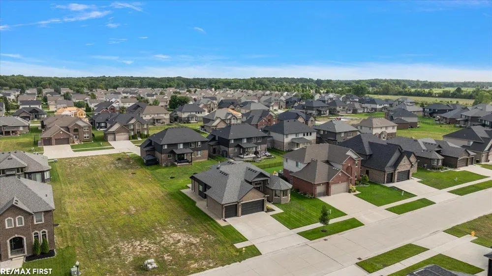 19117 BRIGHTON DRIVE Macomb Township, MI 48042