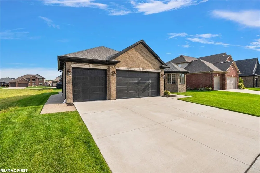 19117 BRIGHTON DRIVE Macomb Township, MI 48042