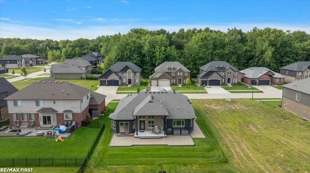 19117 BRIGHTON DRIVE Macomb Township, MI 48042