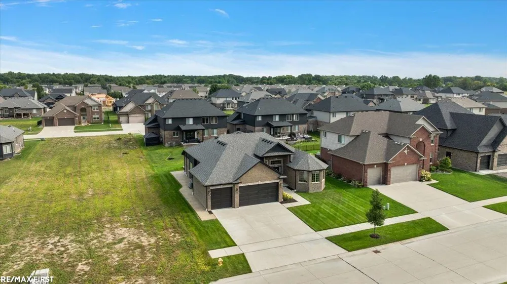 19117 BRIGHTON DRIVE Macomb Township, MI 48042