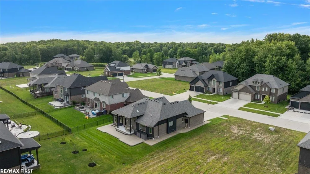 19117 BRIGHTON DRIVE Macomb Township, MI 48042