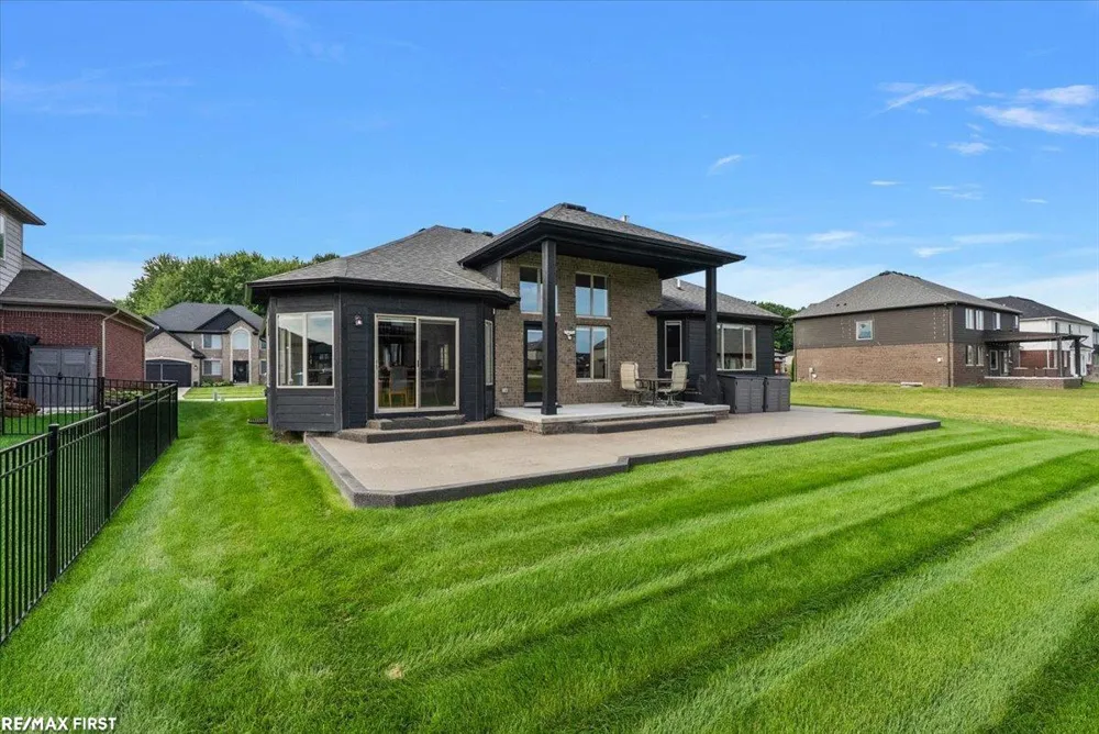 19117 BRIGHTON DRIVE Macomb Township, MI 48042