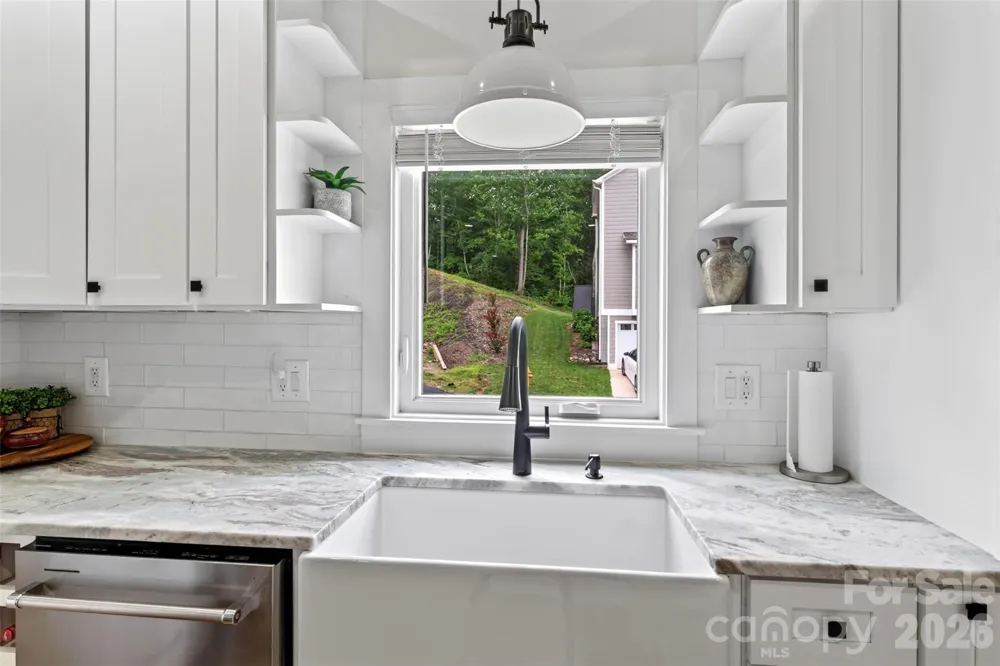 310 Magnolia Ridge Road Swannanoa, NC 28778