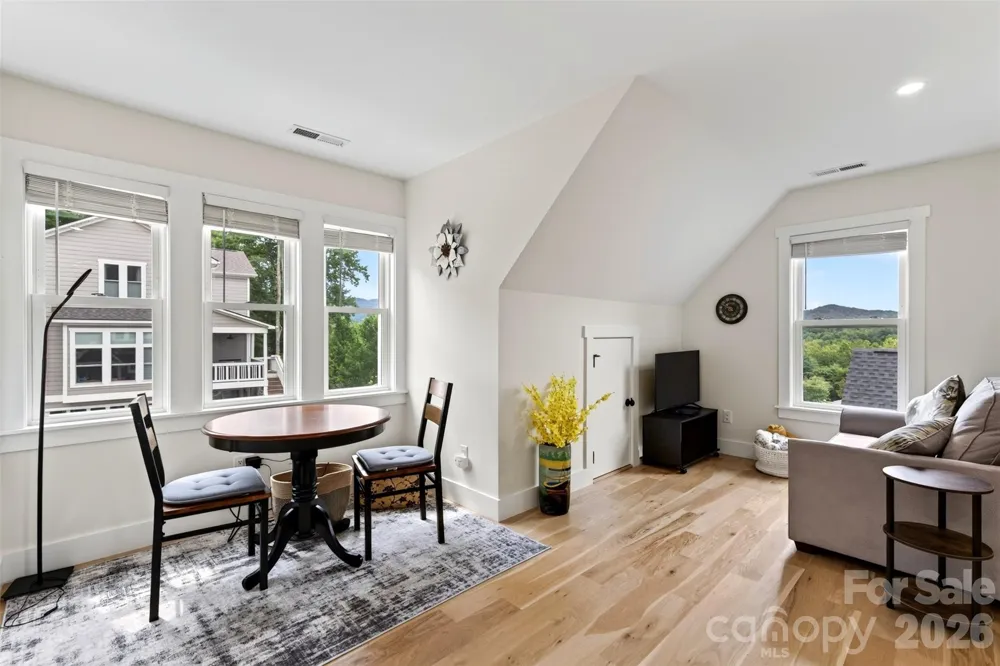 310 Magnolia Ridge Road Swannanoa, NC 28778