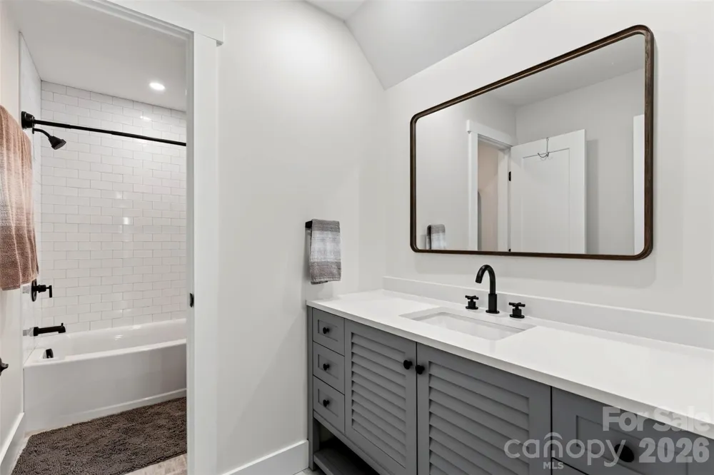 310 Magnolia Ridge Road Swannanoa, NC 28778