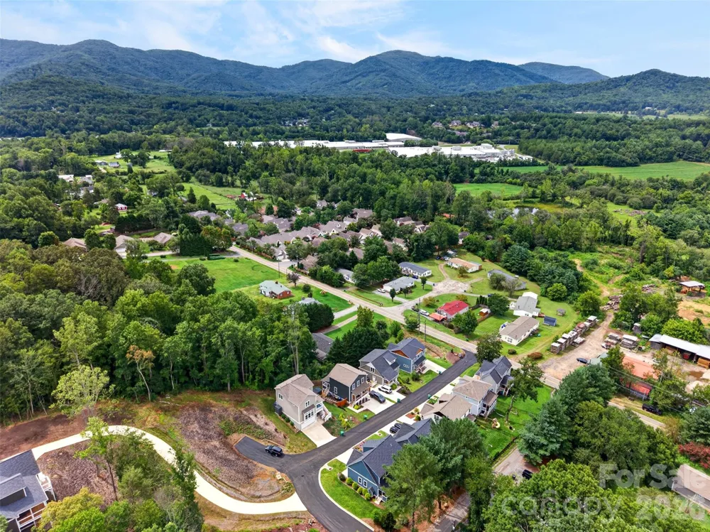 310 Magnolia Ridge Road Swannanoa, NC 28778