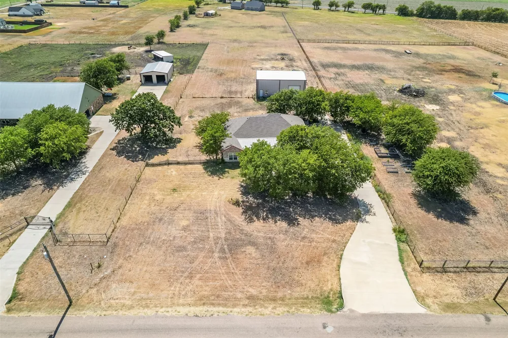 401 Carter Road Italy, TX 76651