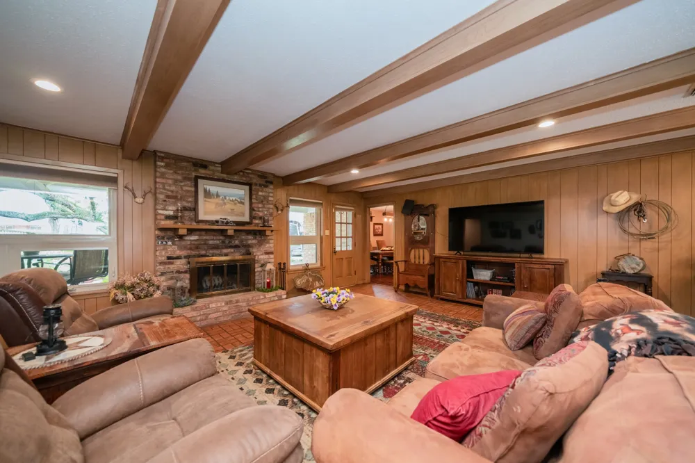 1413 S Main Street S Lindale, TX 75771