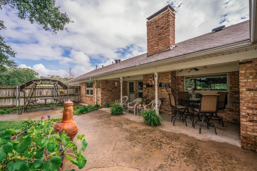 1413 S Main Street S Lindale, TX 75771