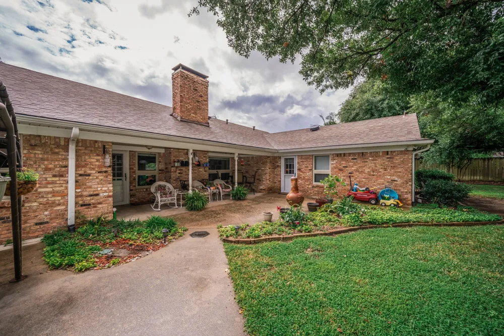 1413 S Main Street S Lindale, TX 75771