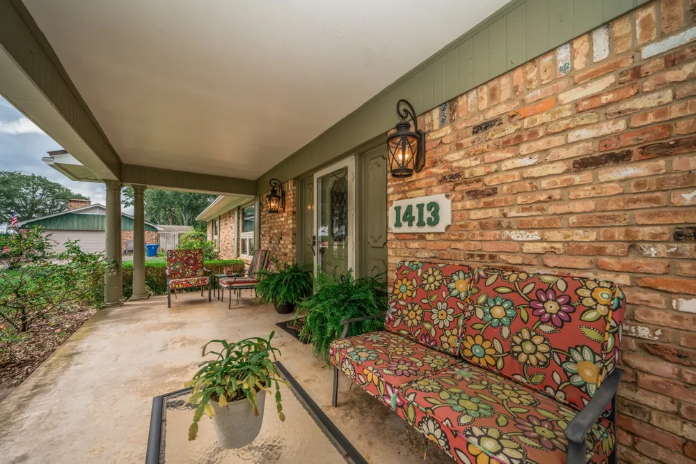 1413 S Main Street S Lindale, TX 75771