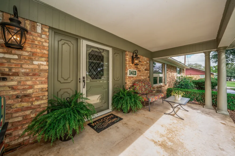 1413 S Main Street S Lindale, TX 75771