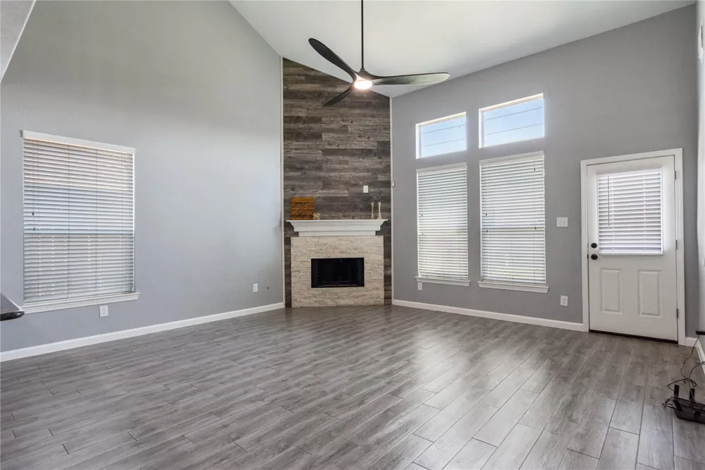 2214 Sterling Oaks Drive Rosharon, TX 77583