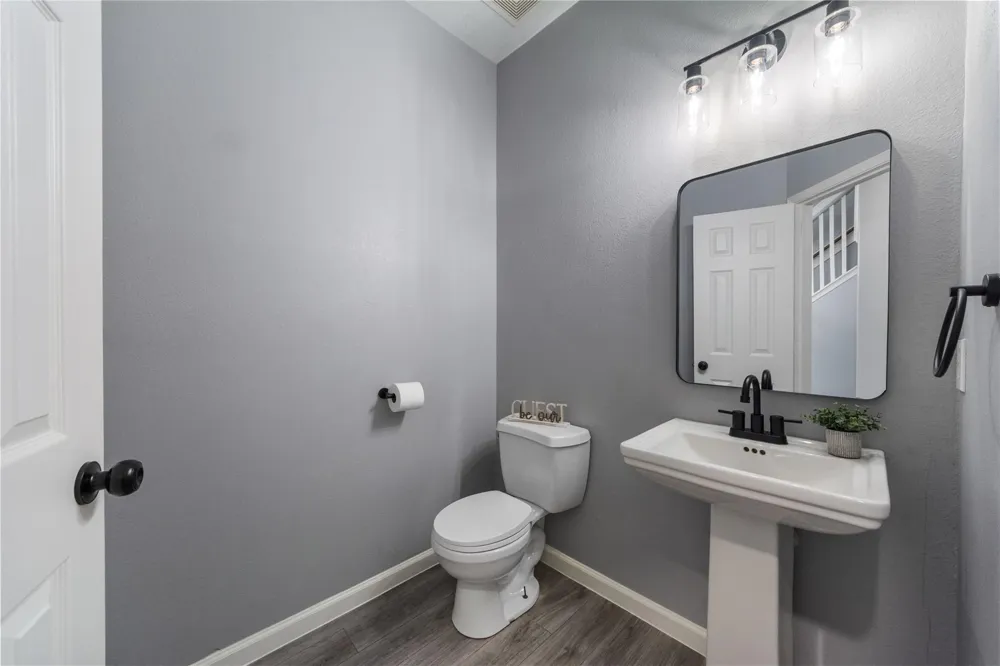 2214 Sterling Oaks Drive Rosharon, TX 77583