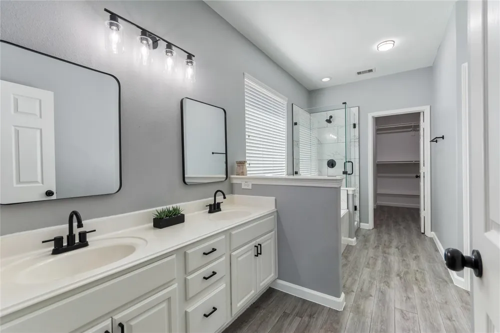 2214 Sterling Oaks Drive Rosharon, TX 77583