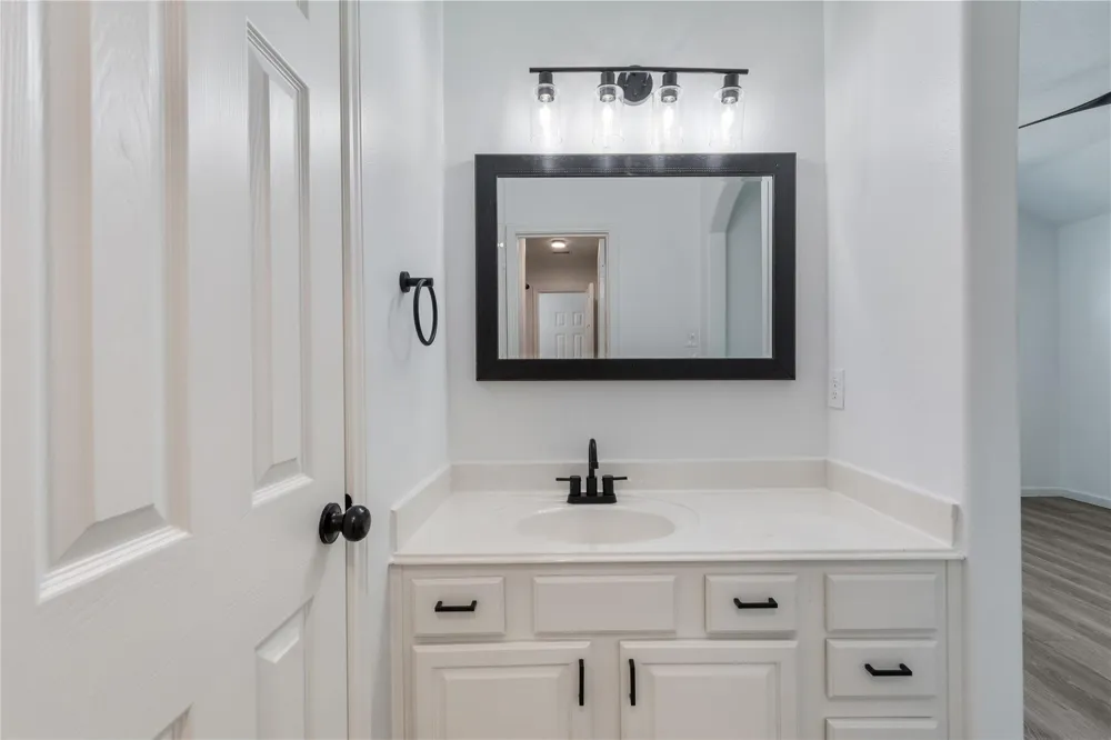2214 Sterling Oaks Drive Rosharon, TX 77583