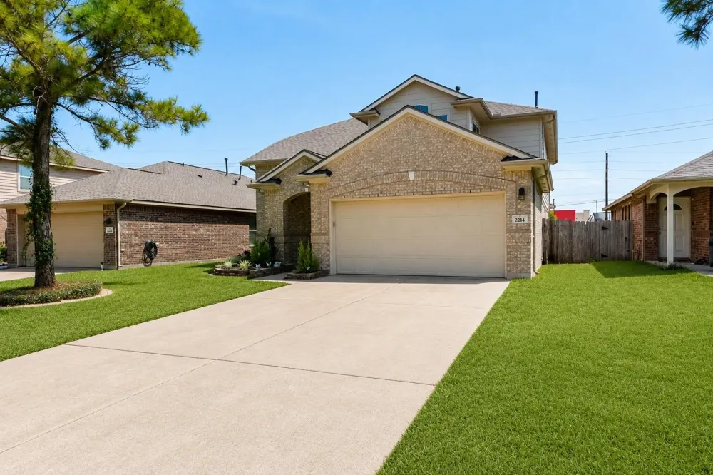 2214 Sterling Oaks Drive Rosharon, TX 77583