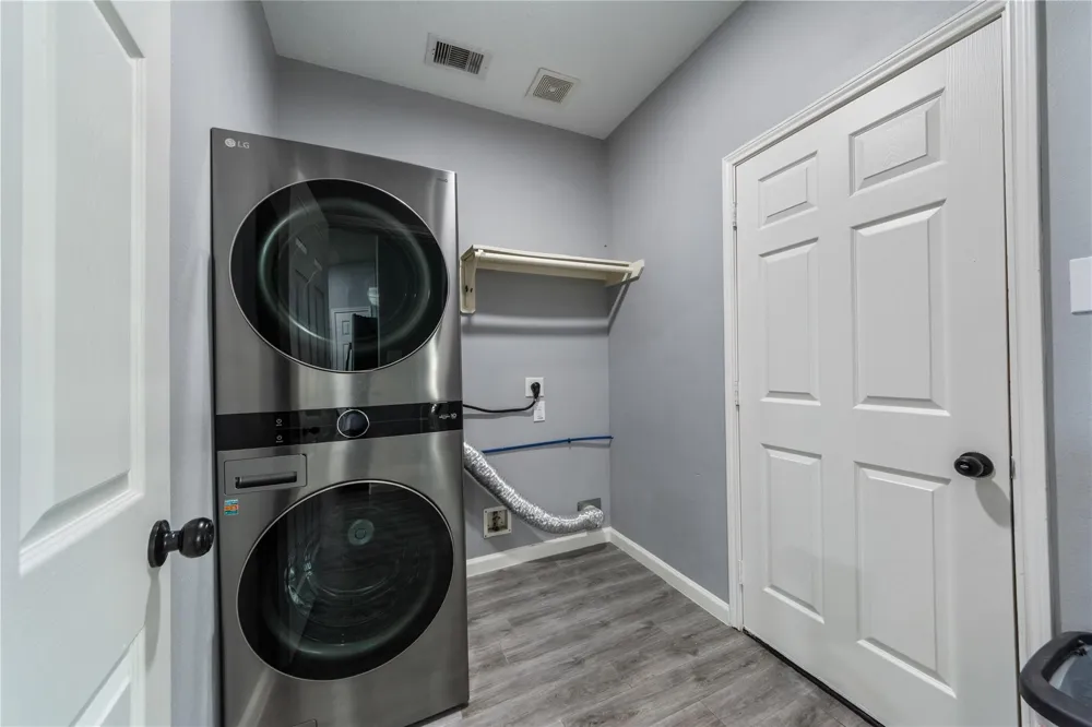 2214 Sterling Oaks Drive Rosharon, TX 77583