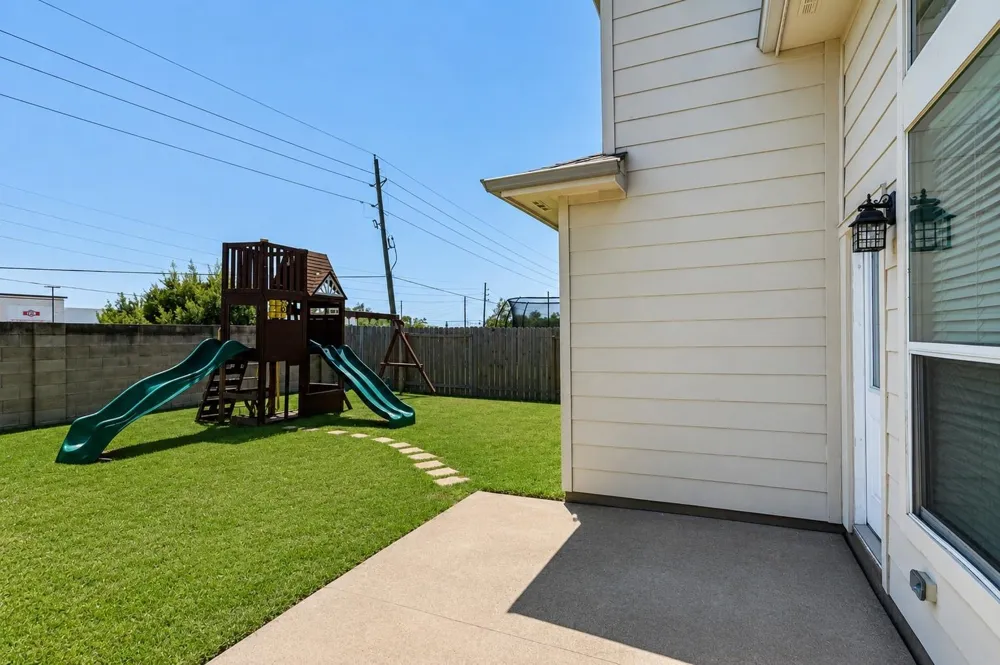 2214 Sterling Oaks Drive Rosharon, TX 77583