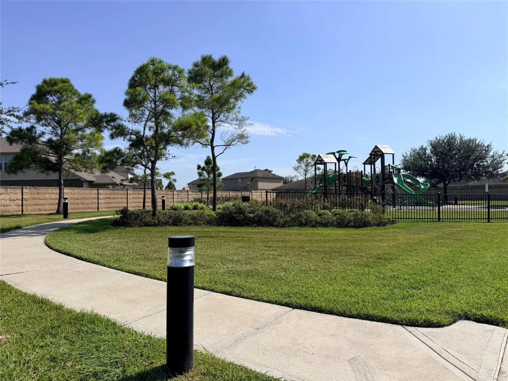 2214 Sterling Oaks Drive Rosharon, TX 77583