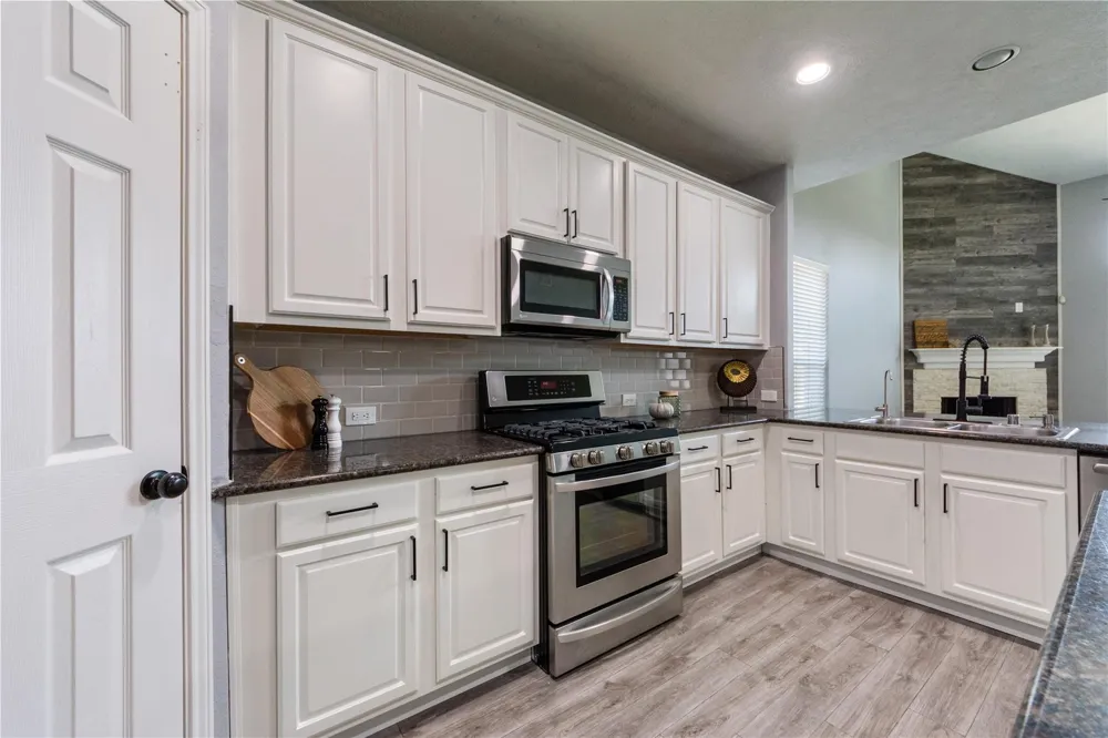 2214 Sterling Oaks Drive Rosharon, TX 77583