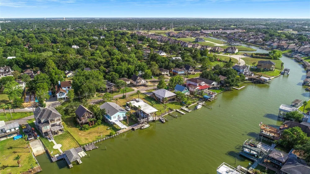 2130 Cove Park Drive Kemah, TX 77565