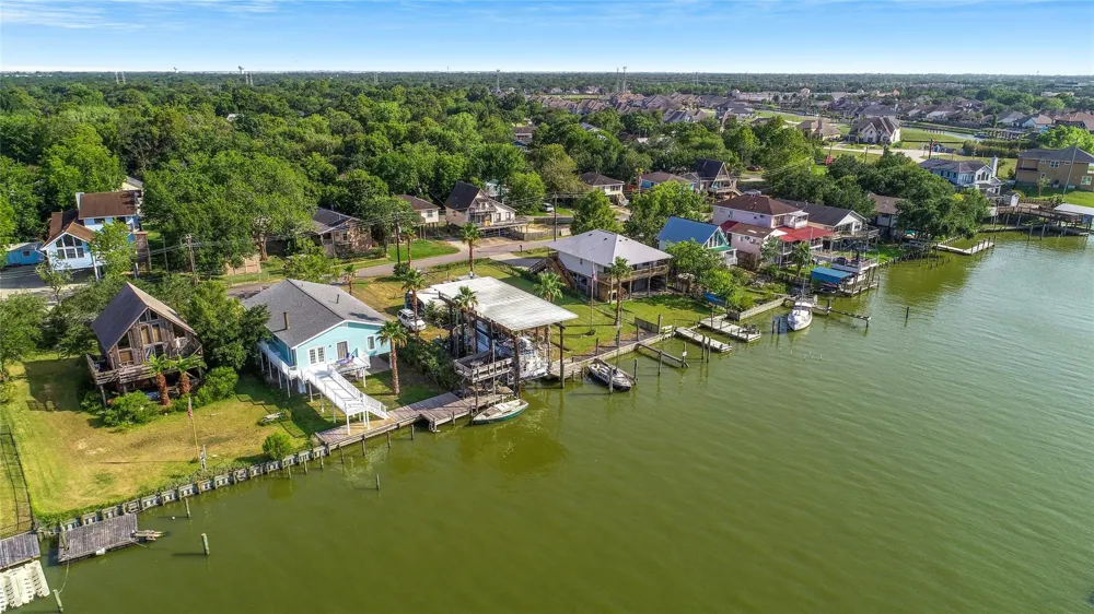 2130 Cove Park Drive Kemah, TX 77565