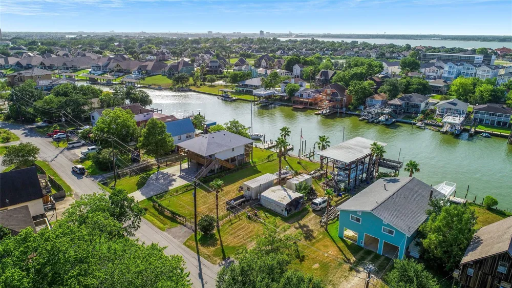 2130 Cove Park Drive Kemah, TX 77565