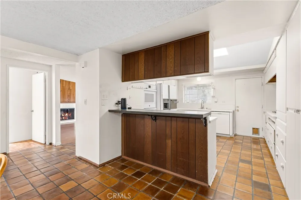 17408 Walnut Fountain Valley, CA 92708